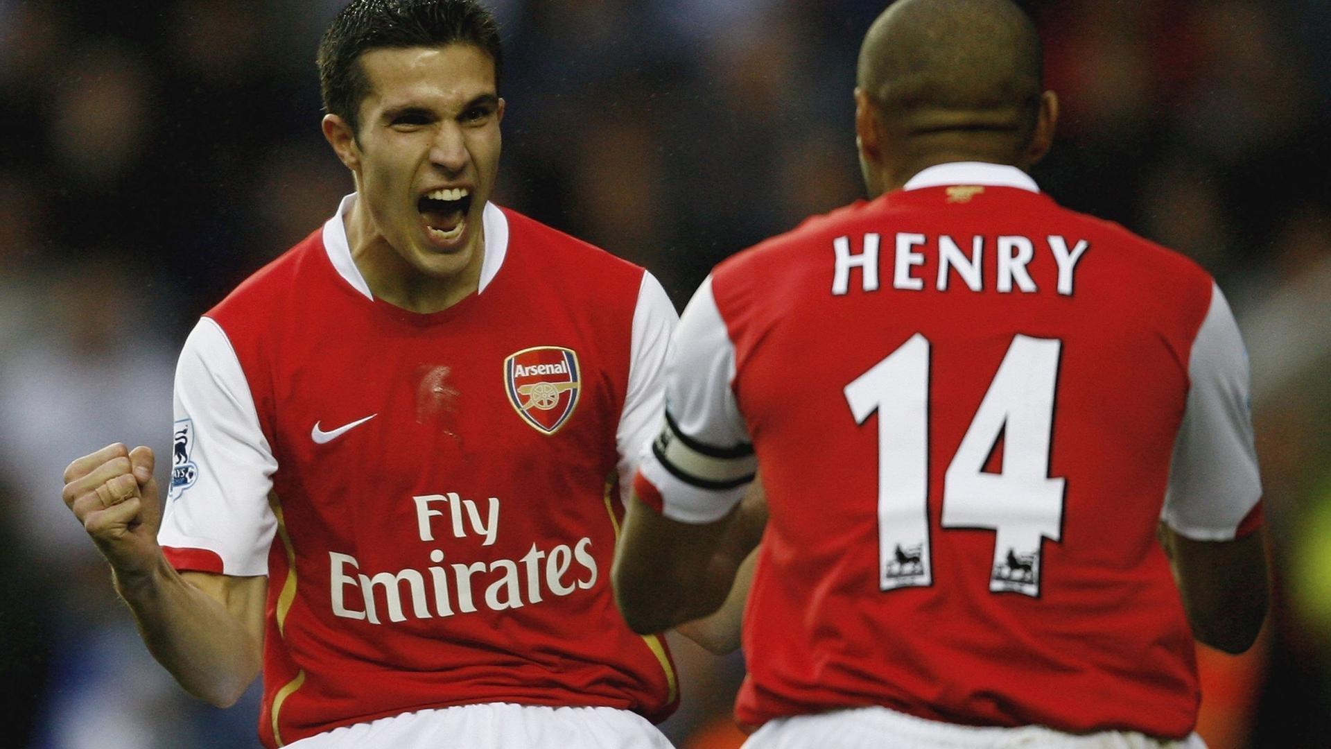 欧洲足坛重磅转会!顶级中场天价签约英超豪门