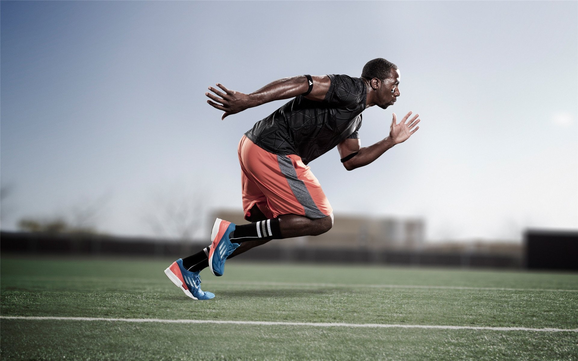 NBA季后赛激战正酣，东西部豪强上演巅峰对决